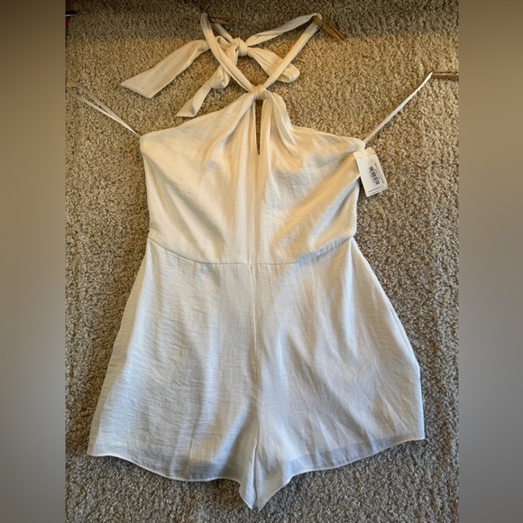 White Knot Detail Halter Romper - Size Large - NWOT - Picture 2 of 5